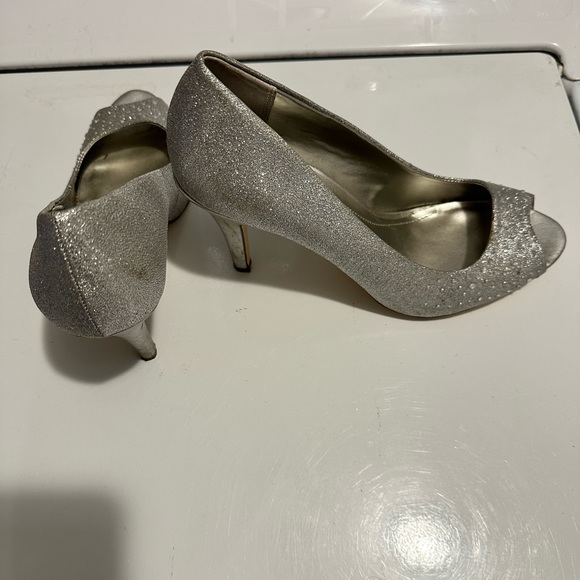 Women’s Size 10 Style & Co. silver formal shoes - Picture 2 of 5